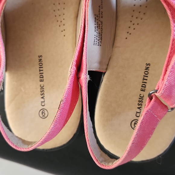 NWOT sandals - Picture 2 of 4